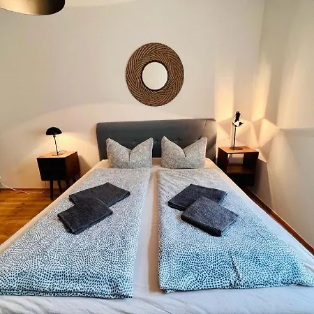 Alte Schoenhauser Lux شقة